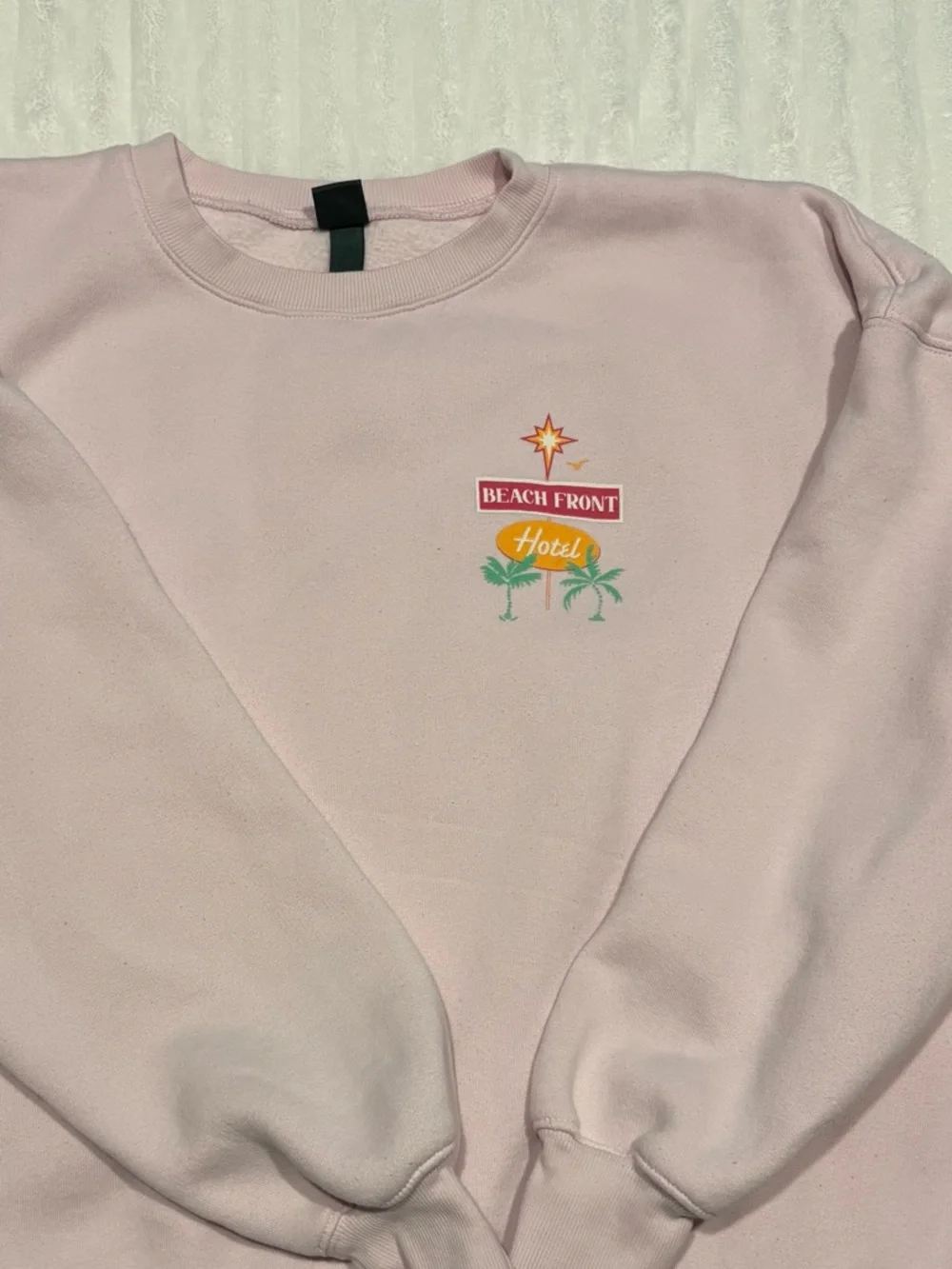 Wild Fable Pink Beachfront Hotel Graphic Oversized Crewneck Sweatshirt Size M - Picture 2 of 3